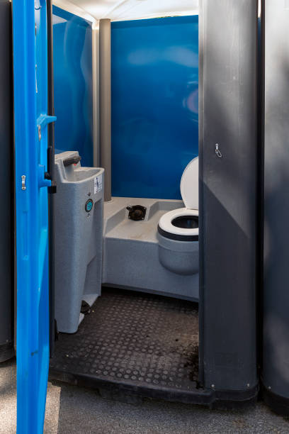 Portable Toilet Options We Offer in Village Of Four Seasons, MO