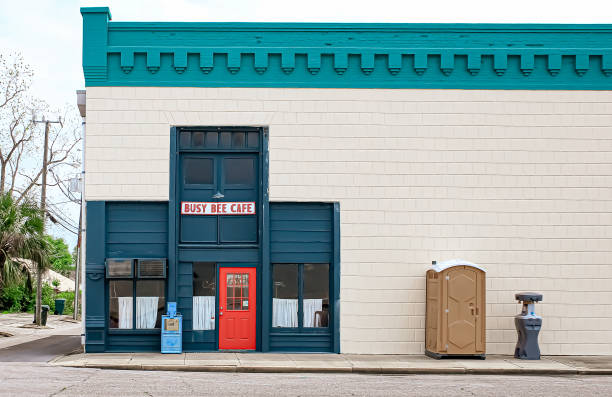 Porta potty delivery and setup in Village Of Four Seasons, MO